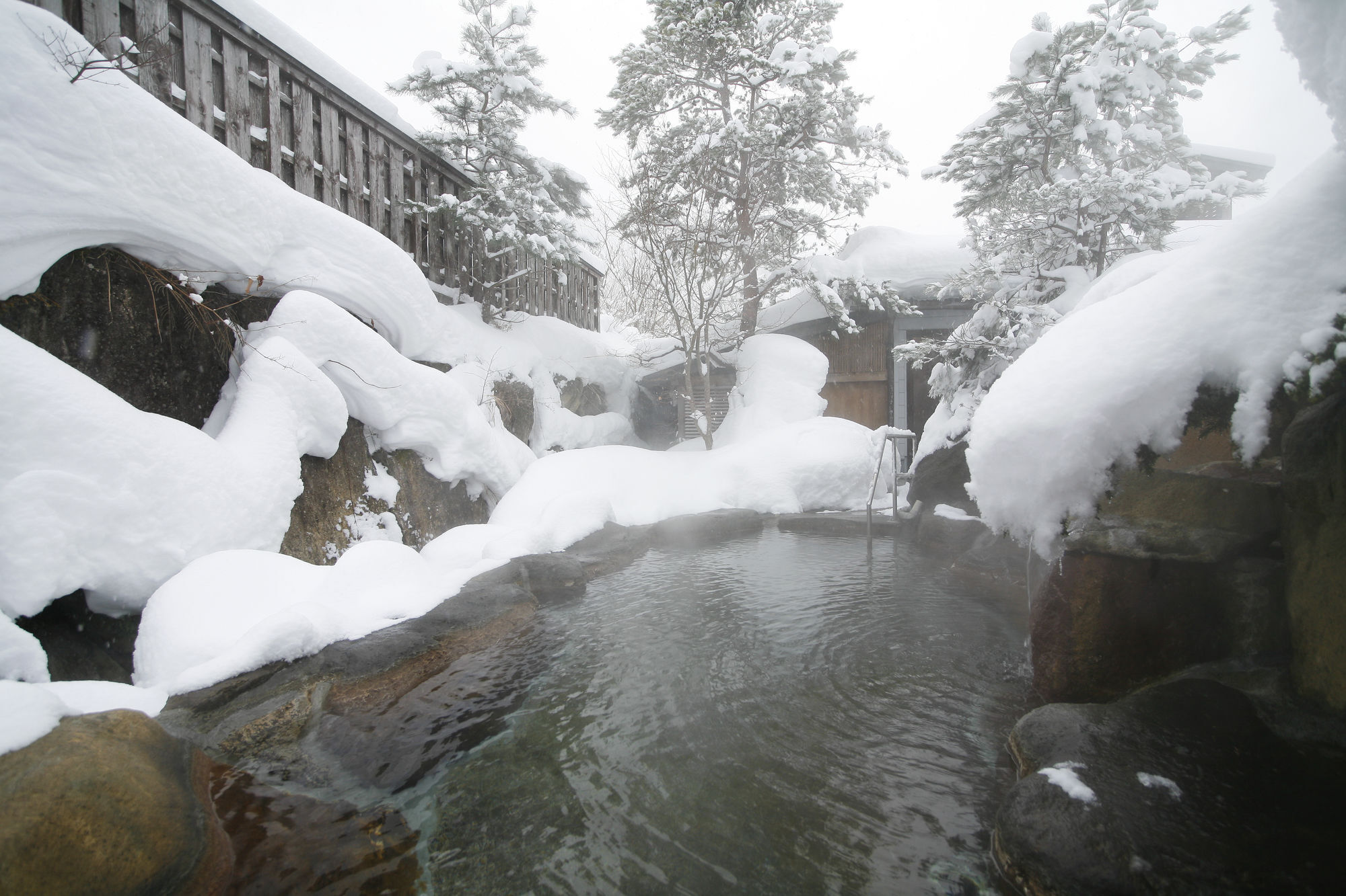 Ryokan Kutsuroginoya Yuu Takayama  Bagian luar foto